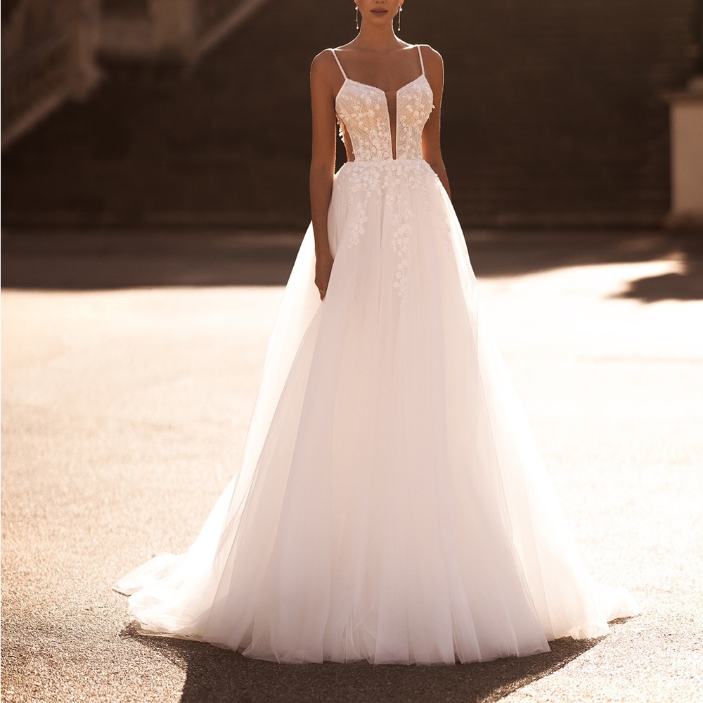 Wedding dress-Ivory-Bridal size 10